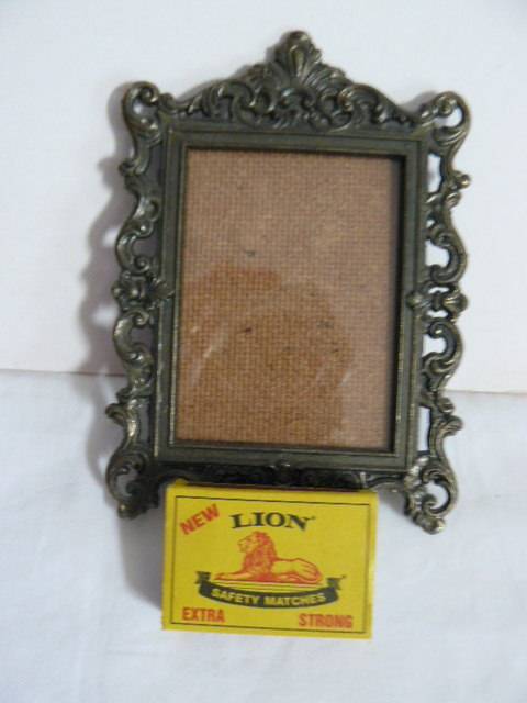 LOVELY MINATURE METAL FRAME