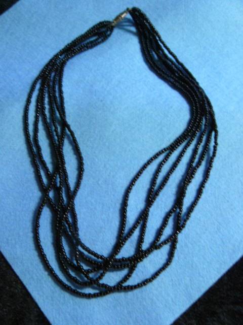 BLACK BEADED NECKLACE