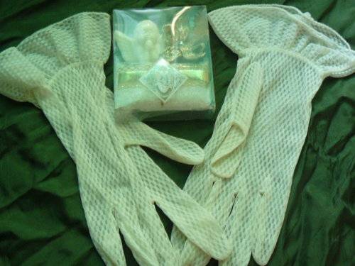 VINTAGE GLOVES AND FREE GIFT