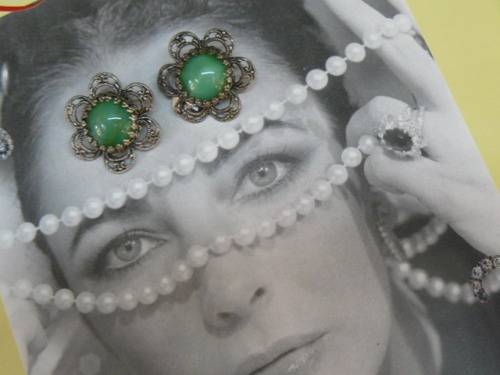 GREEN STONE EARRINGS IN SILVER METALWARE