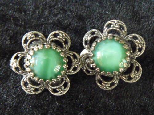 GREEN STONE EARRINGS IN SILVER METALWARE