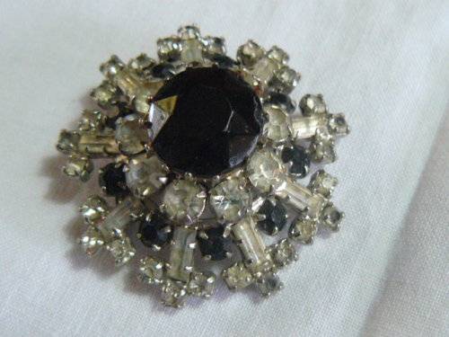 RAISED SLVER TONED BROOCH WITH BLACK STONED AND BLING