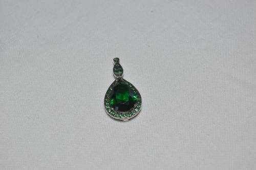 Stunning green stoned tear drop pendant