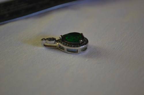 Stunning green stoned tear drop pendant