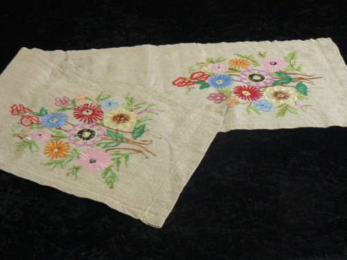 VINTAGE COTTON TABLE RUNNER