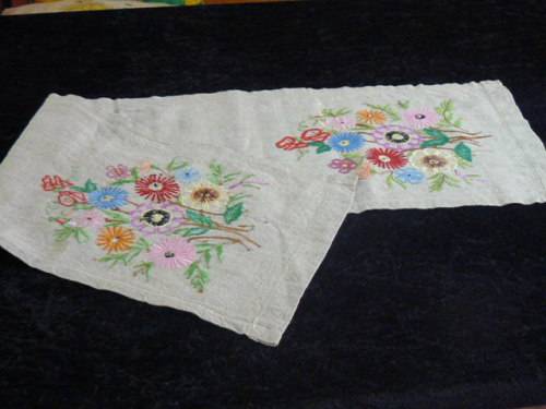VINTAGE COTTON TABLE RUNNER