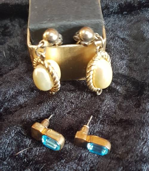 2 pair of vintage fashion earrings one with pearl like one with aquamarine color  stone