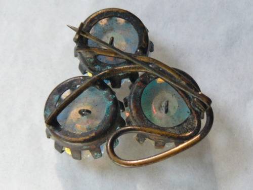 INTERESTING BROOCH PENDANT LOVELY