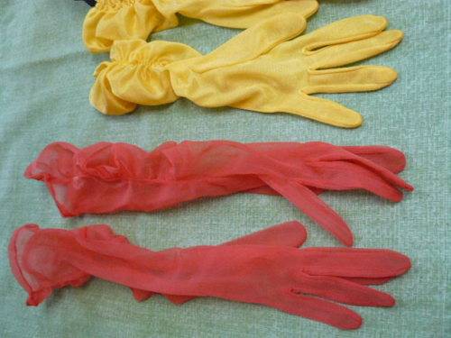 VINTAGE LIKE GLOVES X 3 PAIRS SMALL TO MEDIUM