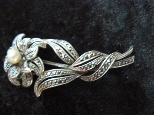 MARCAXZITE FASHION SILVER TONED BROOCH