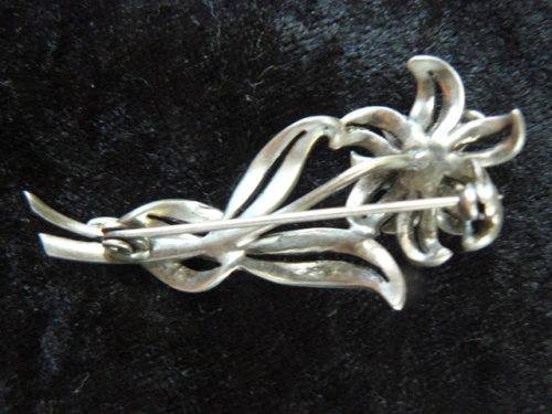 MARCAXZITE FASHION SILVER TONED BROOCH