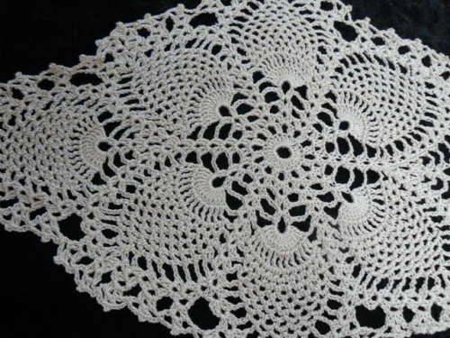 HAND CROCHETED COTTON DOILIE CAN BE USED AS CENTRE PIECE