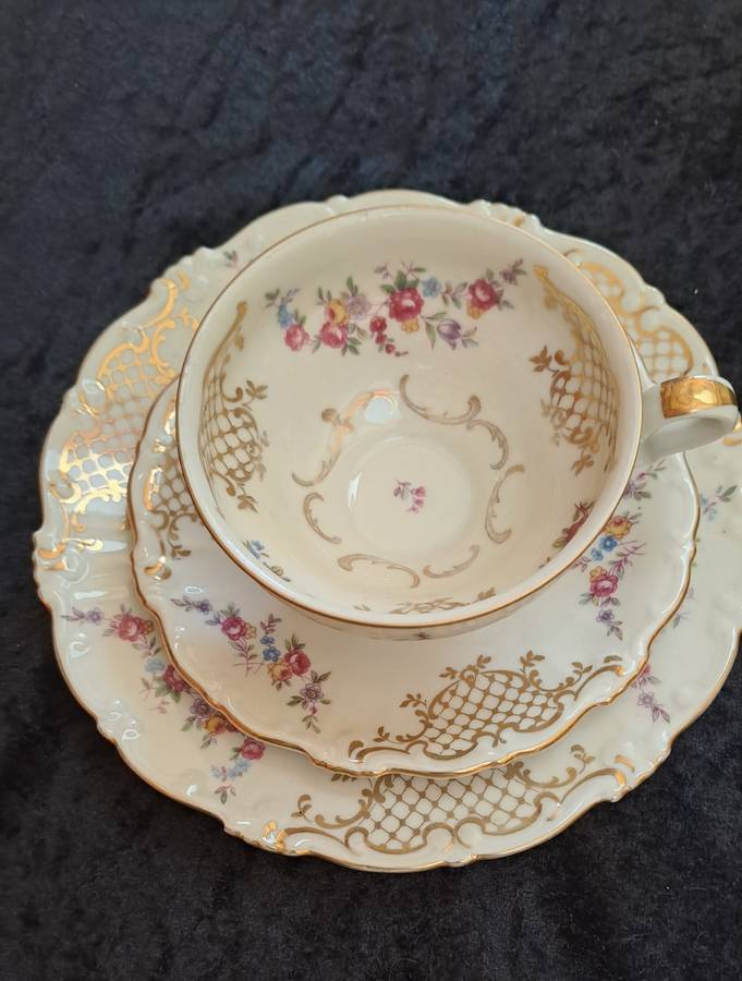 Gorgeous Bavaria Schirnding 1949-1956 porcelain Trio