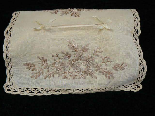 THE MOST STUNNING HAND EMBROIDERED VINTAGE COTTON ST SIZE TISSUE BOX COVER CREAM