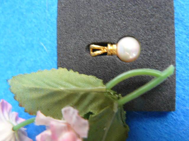 FOUX PEARL PENDANT