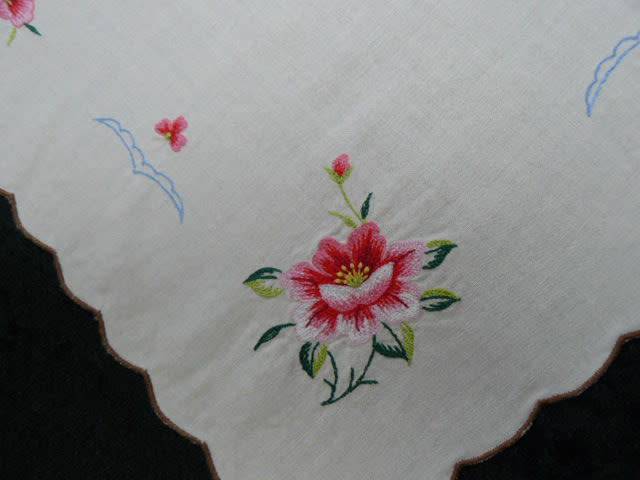 CROSS STITCH TRAY CLOTH COTTON WITHHANDCROCHETED EDGE LOVELY