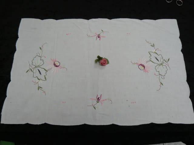 VINTAGE COTTON EMBROIDER DOILIE
