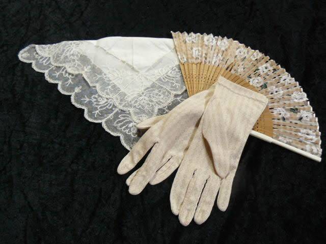HANKIE VINTAGE COTTON LACE HANKIE - FAN AND GLOVES