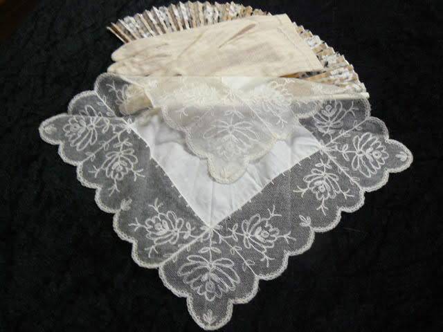 HANKIE VINTAGE COTTON LACE HANKIE - FAN AND GLOVES