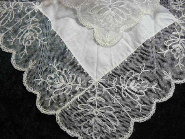 HANKIE VINTAGE COTTON LACE HANKIE - FAN AND GLOVES