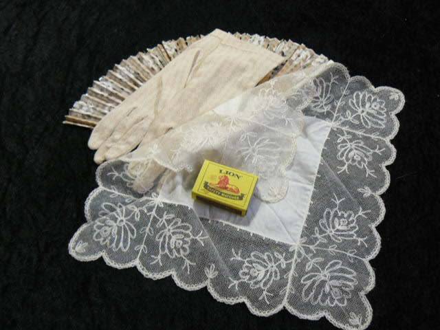HANKIE VINTAGE COTTON LACE HANKIE - FAN AND GLOVES