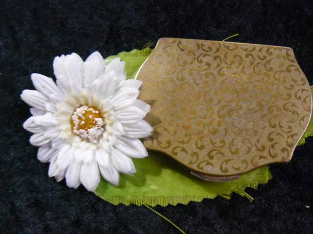 VINTAGE POWDER COMPACT STRATTON ENGLAND