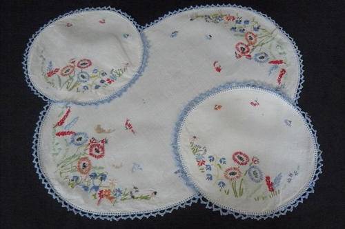 SO VERY PRETTY BUT HAS A STAIN