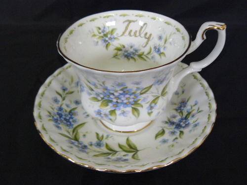 ROYAL ALBERY DUO 1970 FLOWER OF THE MONTH JULY MINT CONDITION VERY PRETTY !!!!!!!
