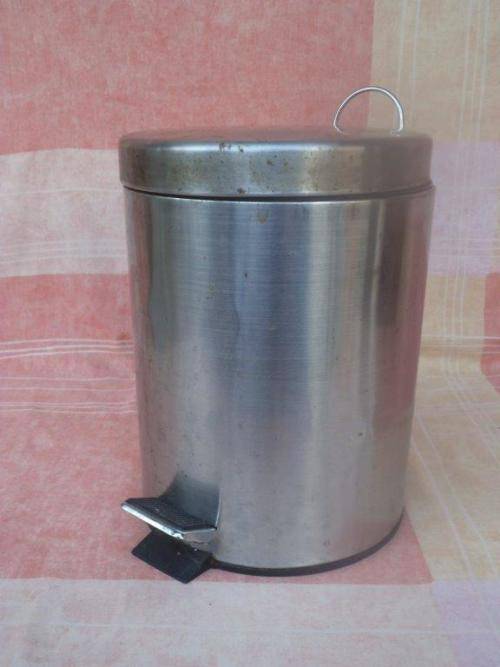 STAINLESS STEEL BATHROOM DUSTBIN