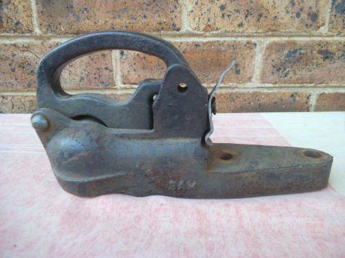 LIGHT TRAILER COUPLER