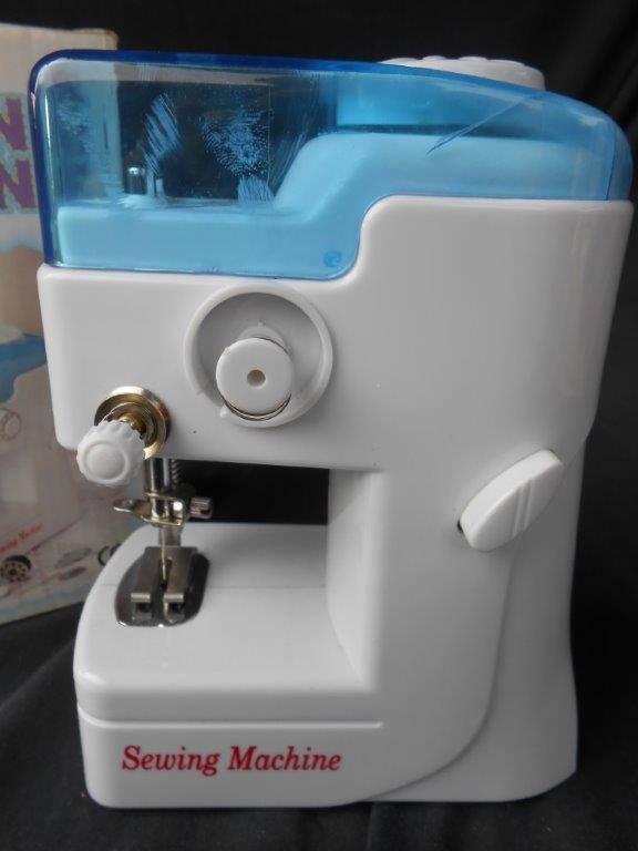 BATTERY OPERATED PETIT SEWING MACHINE