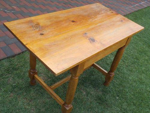 STUNNING SOLID OAK TABLE