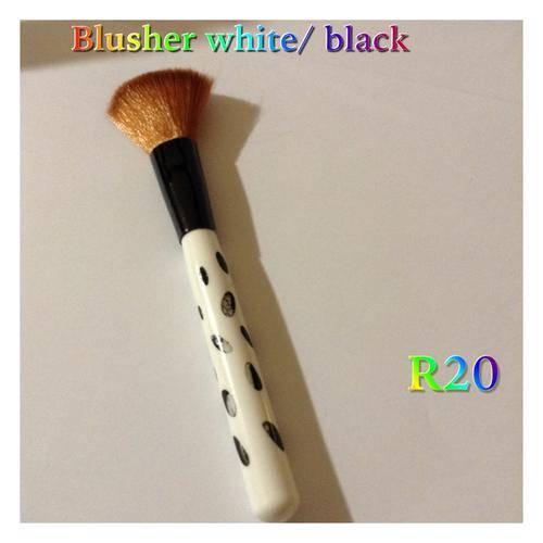 BLUSHER BRUSH