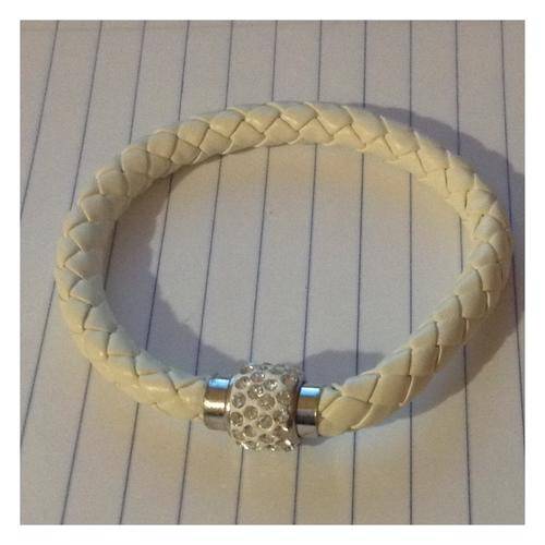 BRACELET -WHITE-ROUND WITH MAGNETIC CLASP-70X70MM