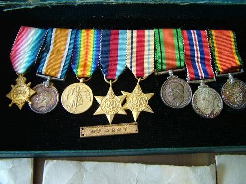*** WW1 & WW2 MINITURE MEDAL GROUP *** START @ ONLY R1
