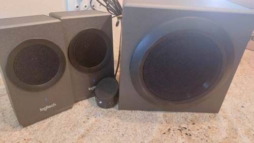 Logitech Z337 2.1 Bluetooth Speaker System