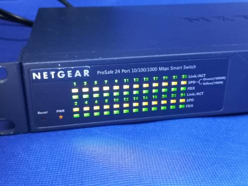 NETGEAR prosafe 24 port 10/100/1000Mbps smart switch GS724T