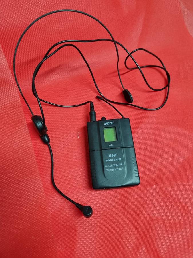 Hybrid UHF bodypack multi-channel transmitter