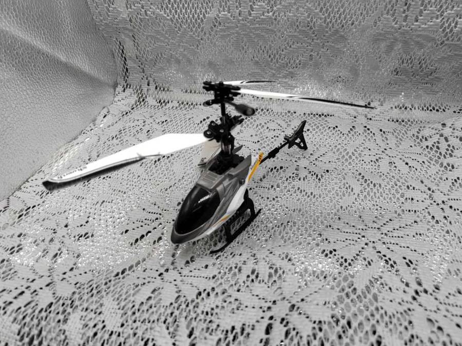 LOT ON AUCTION---AIRPLANES , CONTROLLERS, Helicopters ---GREAT BUY