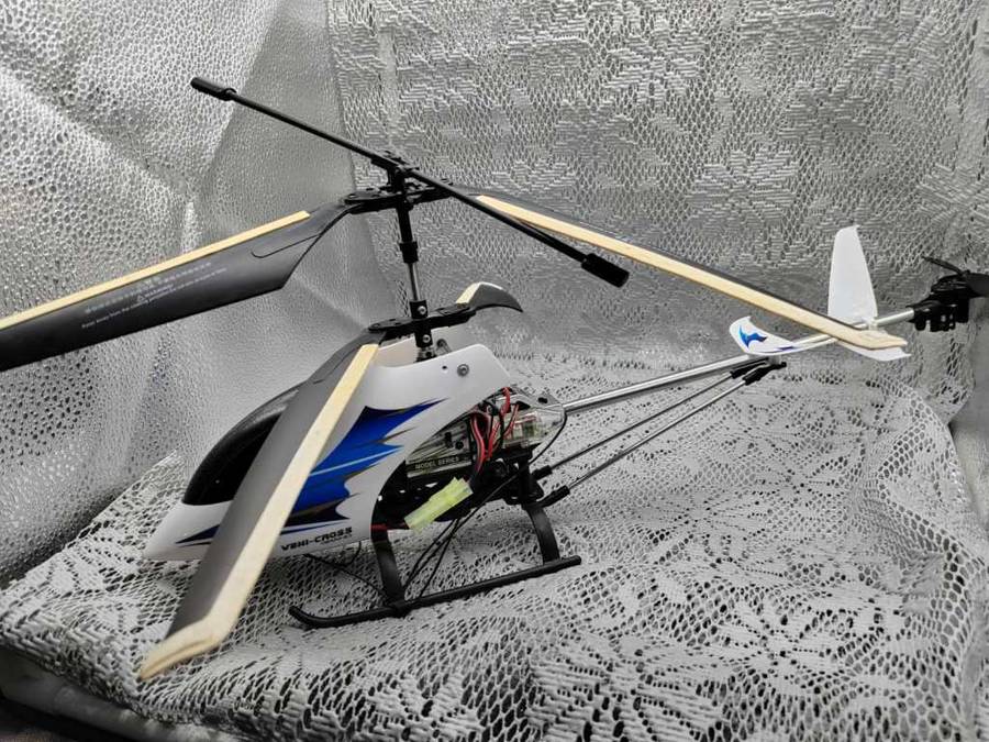 LOT ON AUCTION---AIRPLANES , CONTROLLERS, Helicopters ---GREAT BUY