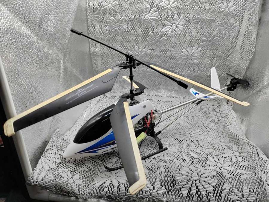 LOT ON AUCTION---AIRPLANES , CONTROLLERS, Helicopters ---GREAT BUY