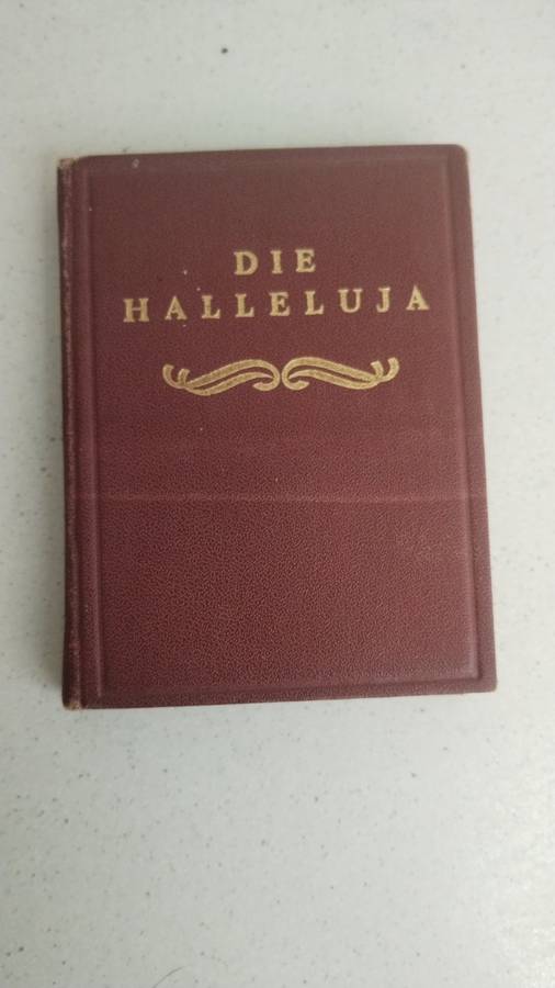 X2 OLD BIBLES X2 SONG BOOKS