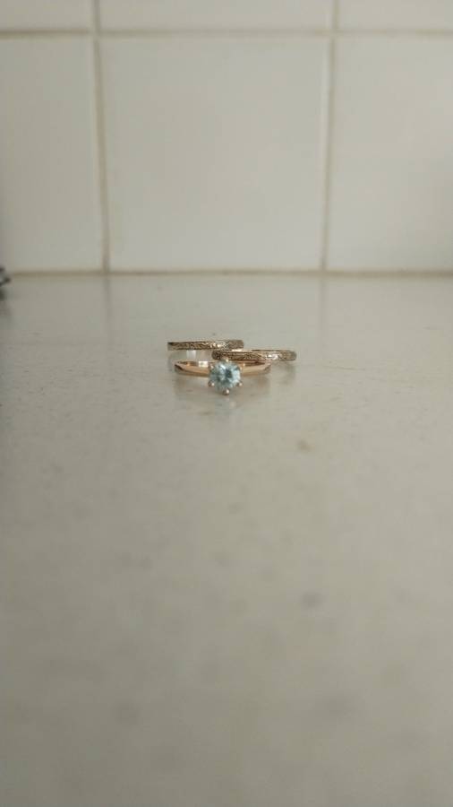 ABSOLUTLY STUNNING SOLID 9CT GOLD 3SET RING MAIN RING HAS A LOVELY BLUISH STONE SET IN! 6.4 GRAMS