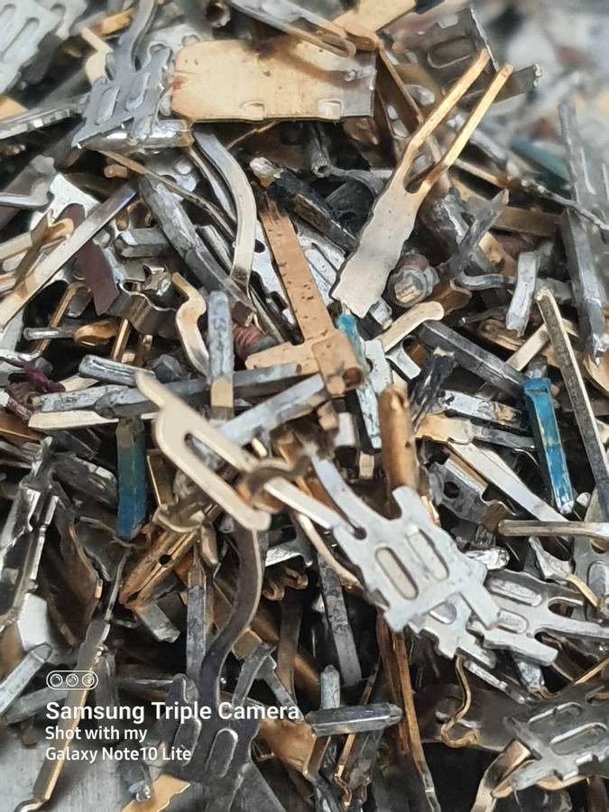 KA#5 - HUGE LOTT OF OLD COMPUTER CPU GOLD PINS