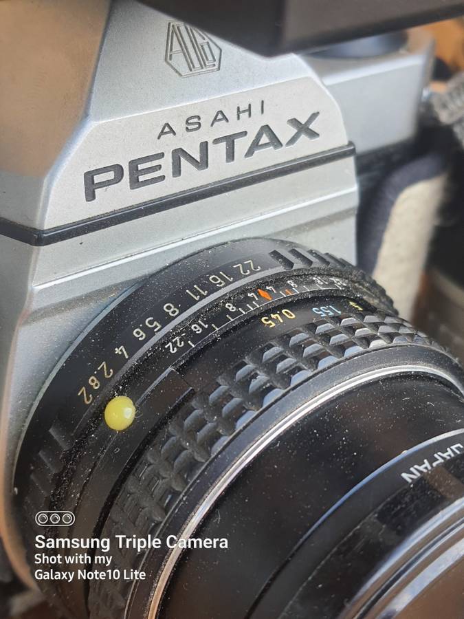 ASAHI PENTAX K1000 FILM CAMERA WITH LOTS OF GOODIES INCLUDED - IMACULATE CONDITION!