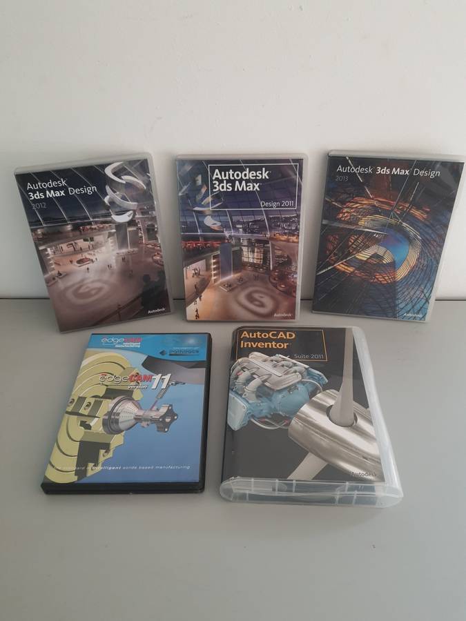 #32 - X5 AUTO CAD COMPUTERE CDS IN IMACULATE CONDITION WITH PRODUCT CODES