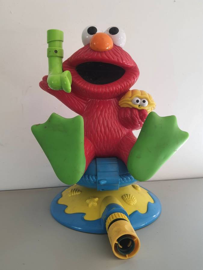 #35 - LARGE VINTAGE GARDEN ELMO WATER TOY - UNTESTED