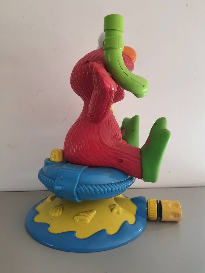 #35 - LARGE VINTAGE GARDEN ELMO WATER TOY - UNTESTED
