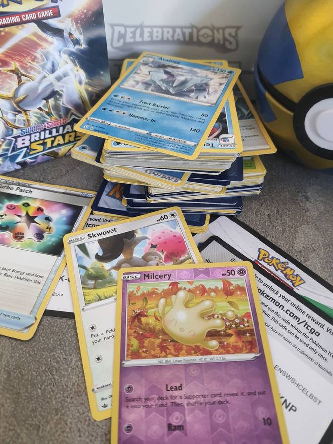 #20 POKEMON COLLECTION WITH BOX AND POKEBALL +- 150 CARDS