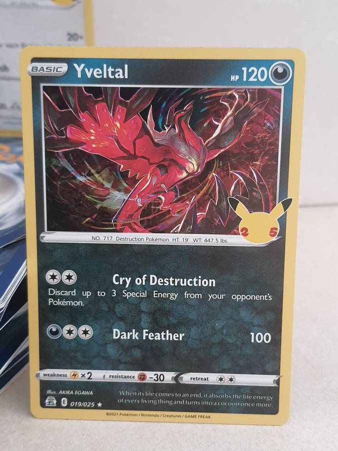 LARGW LOTT POKEMON COLLECTION UP FOR GRABS TRADING CARDS